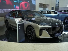 寶馬M760Le圖片