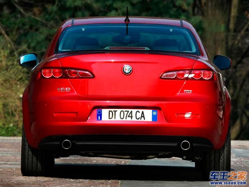 红色 ALFA 159正后方