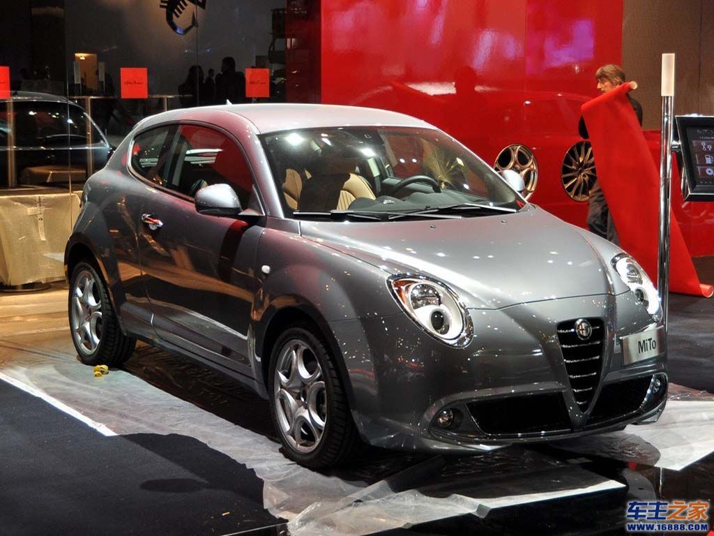 灰色 ALFA MiTo