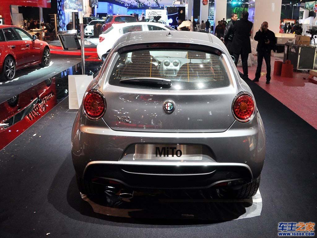 灰色 ALFA MiTo