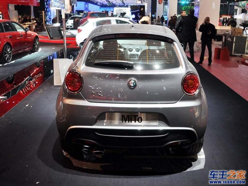 灰色 ALFA MiTo