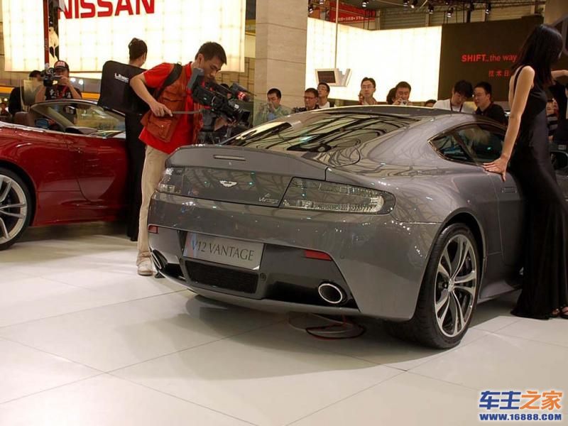 V12 VantageV12 Vantage