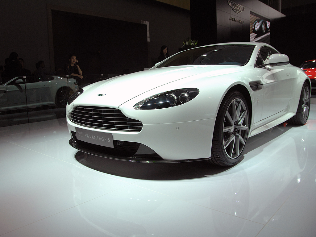 V8 Vantage