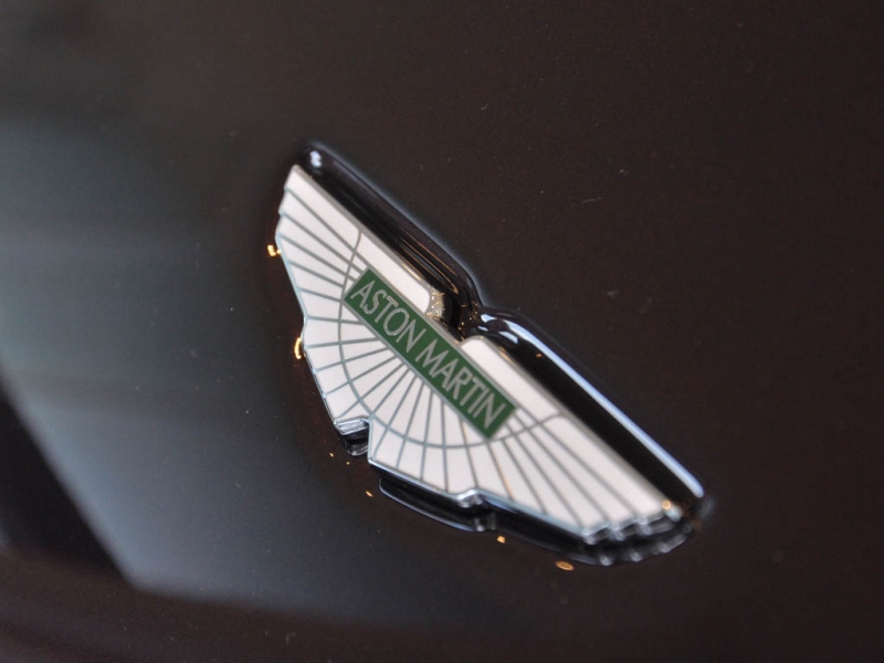 V8 Vantage车标