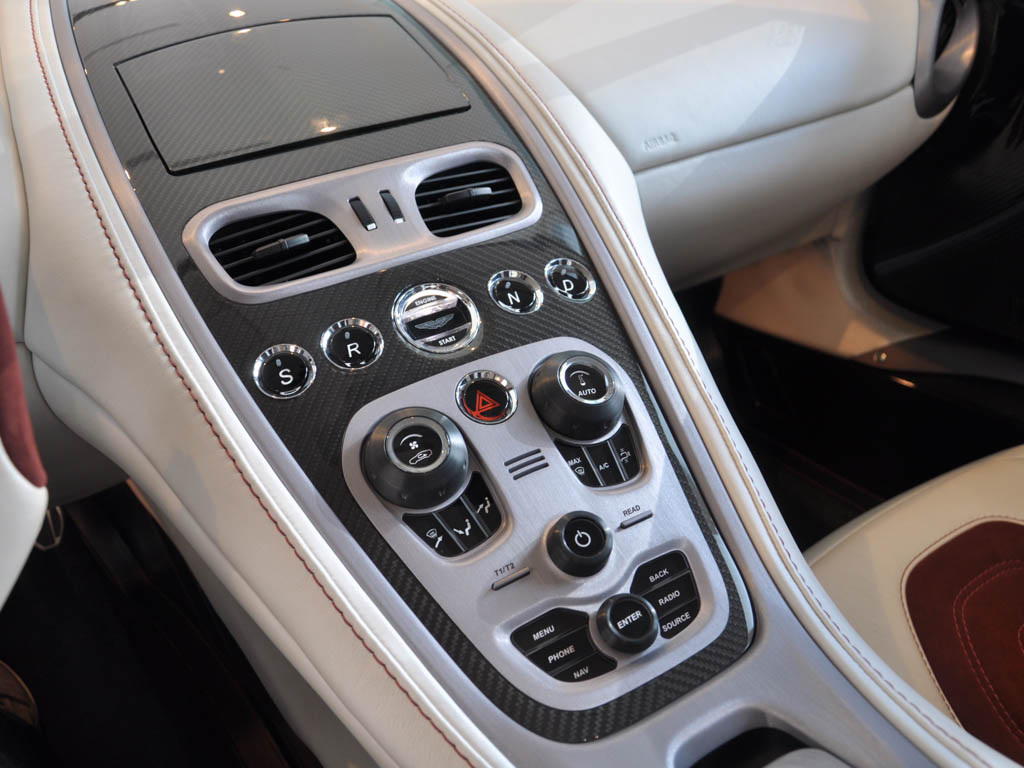 中控台|阿斯顿马丁one-77内饰图片 – 车主之家