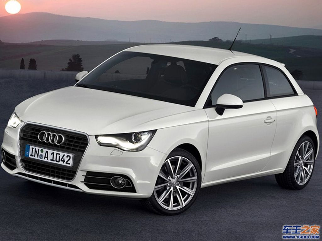 白色奥迪a1左前45