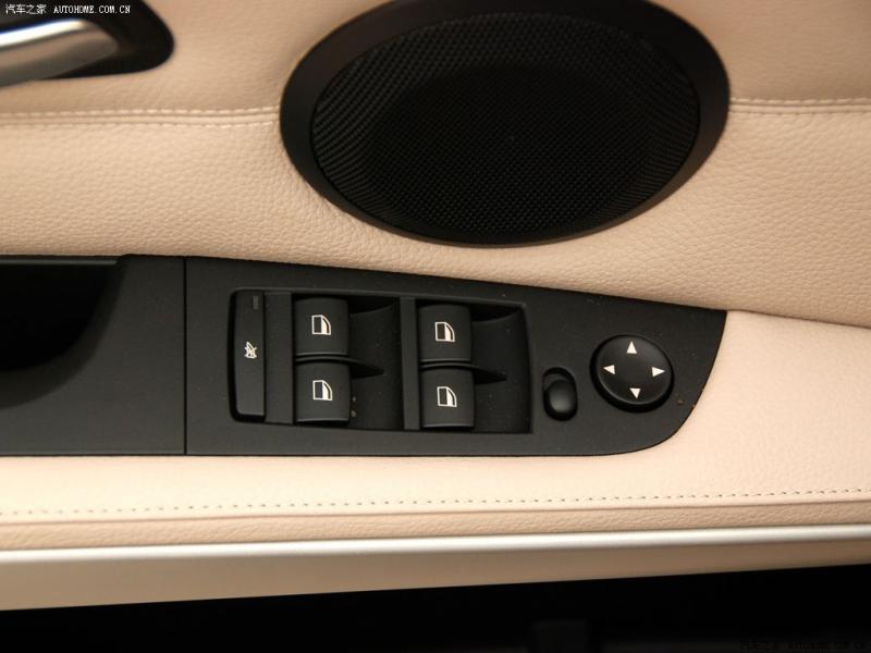 宝马3系红色宝马3系 09款 318i领先型左前门控制按钮