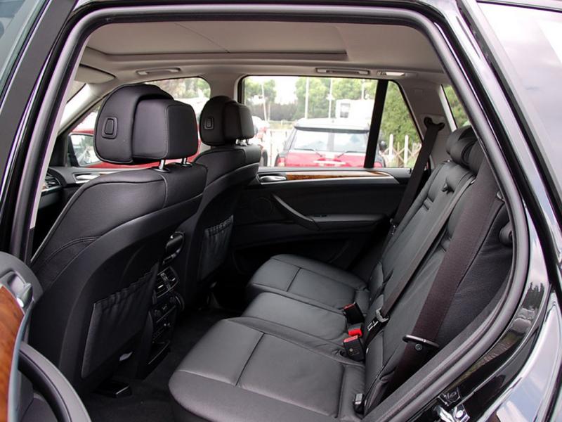 宝马X5(进口)黑色宝马X5 09款 xDrive30i豪华型后排空间