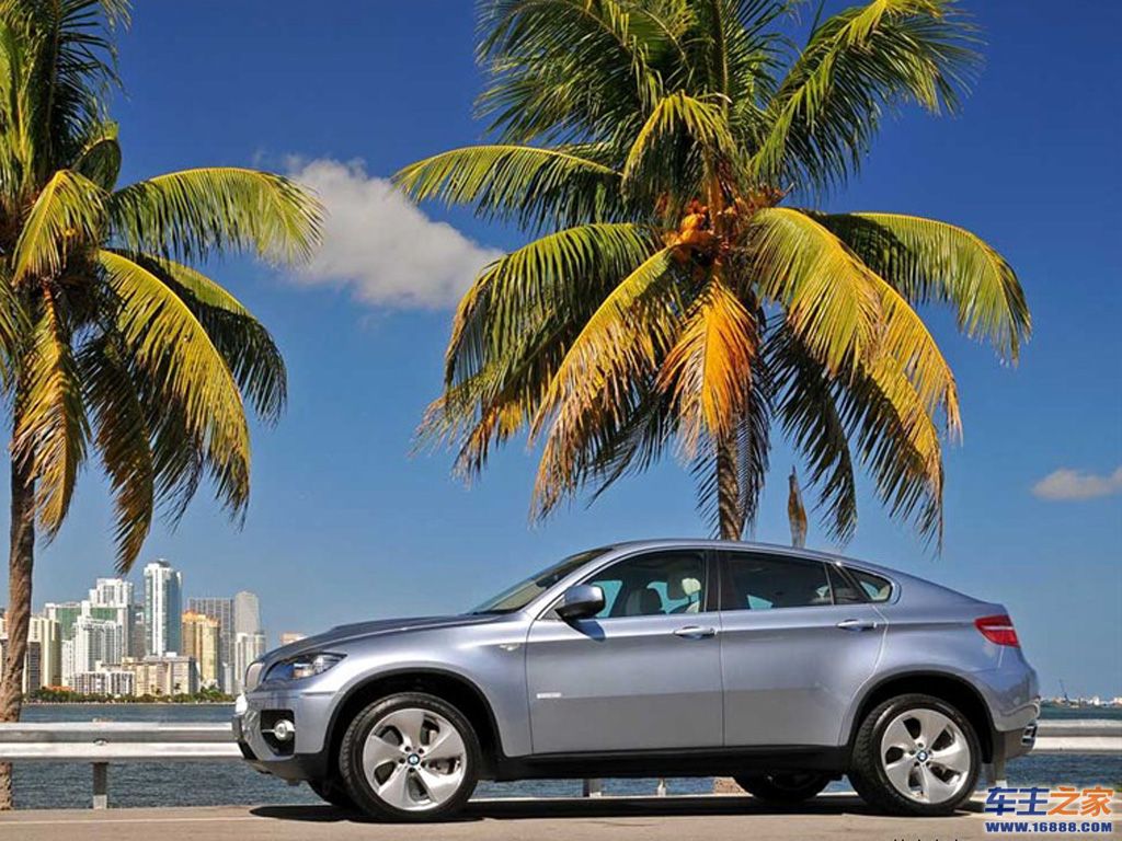 银色宝马x6正侧方