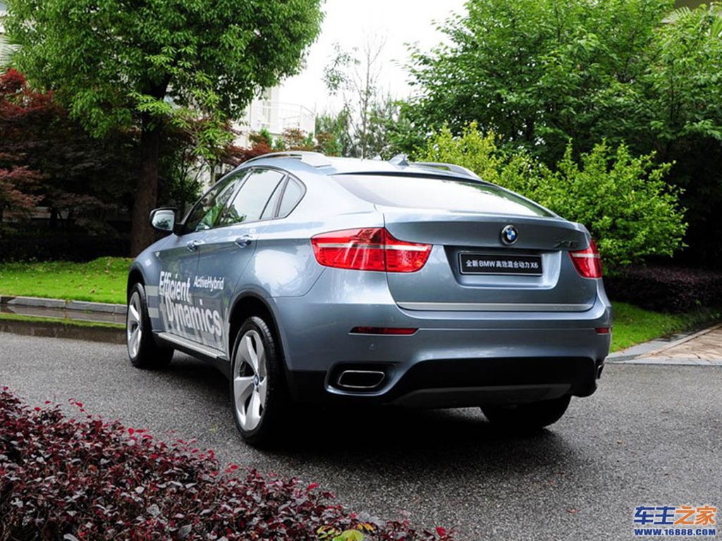 宝马x6银色 宝马x6左后45
