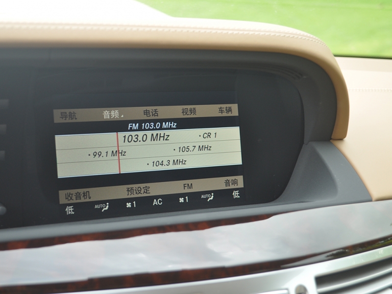 奔驰S级AMG多功能显示屏