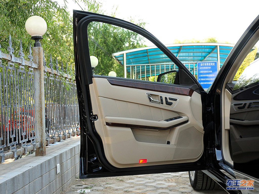 奔驰e级车门