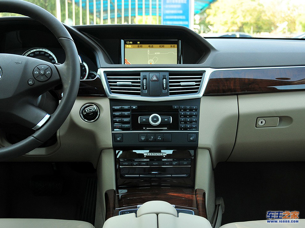 奔驰e级中控面板