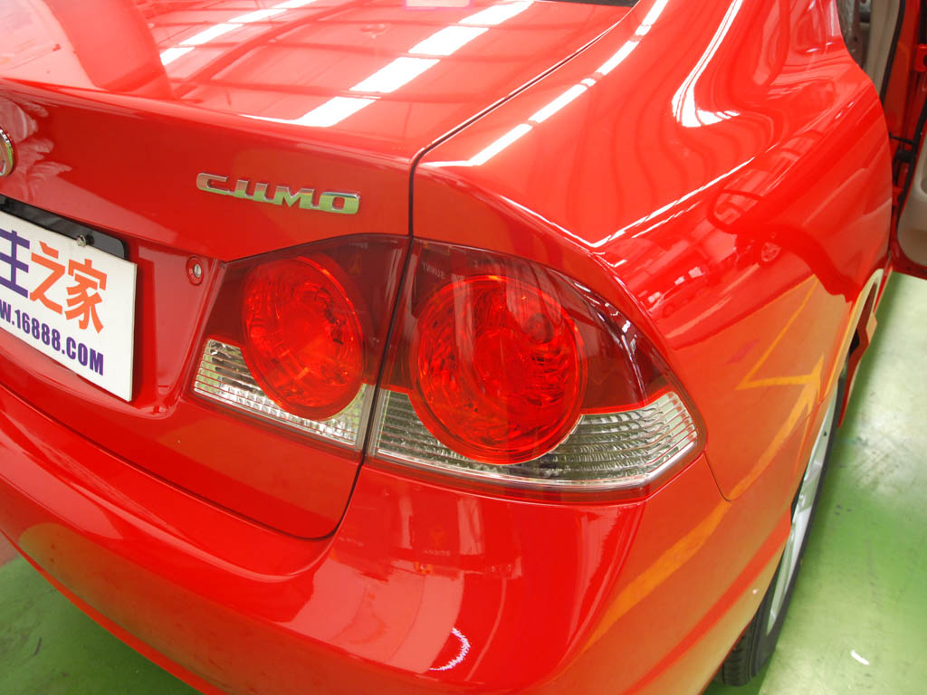 思铭后尾灯
