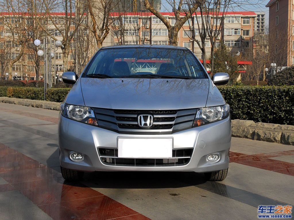 汽车图库 本田 广汽本田 锋范(60/406) 外观 银色 锋范 参考成交价