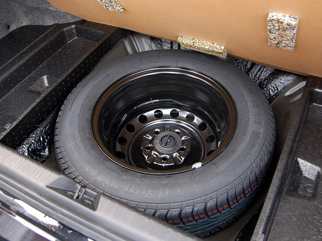 比亚迪f6备用轮胎