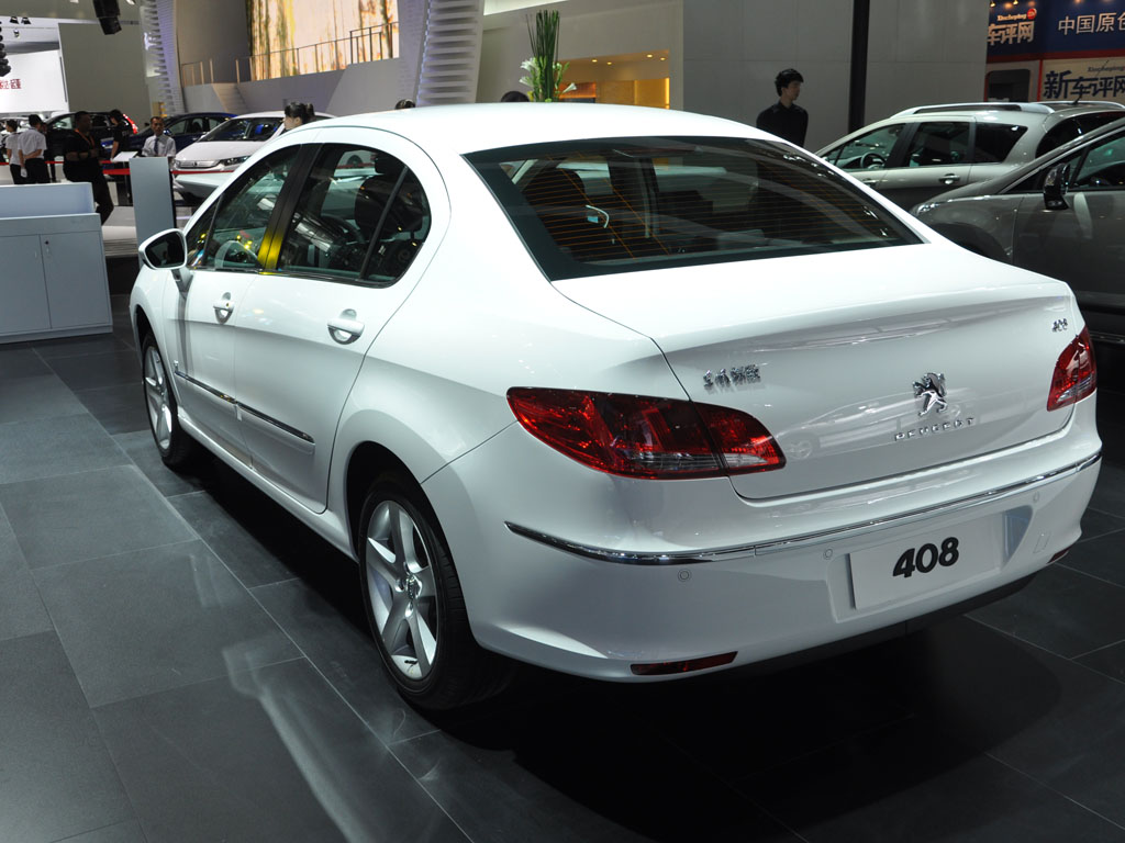 标致408左后方