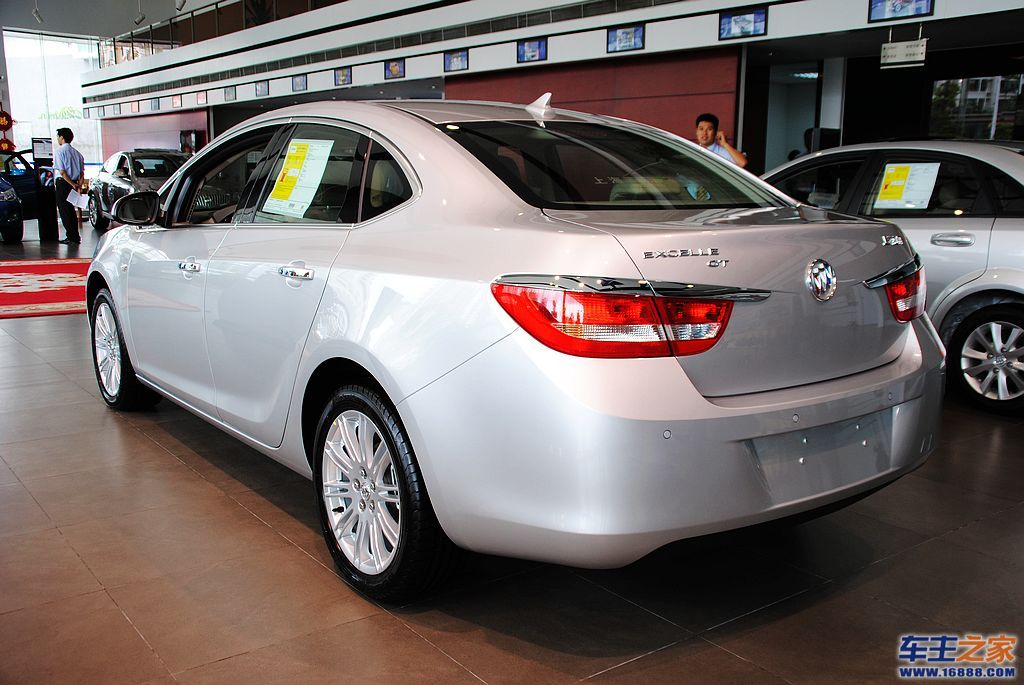 汽车图库 别克 上汽通用别克 英朗(141/907) 外观 银色 英朗左后45