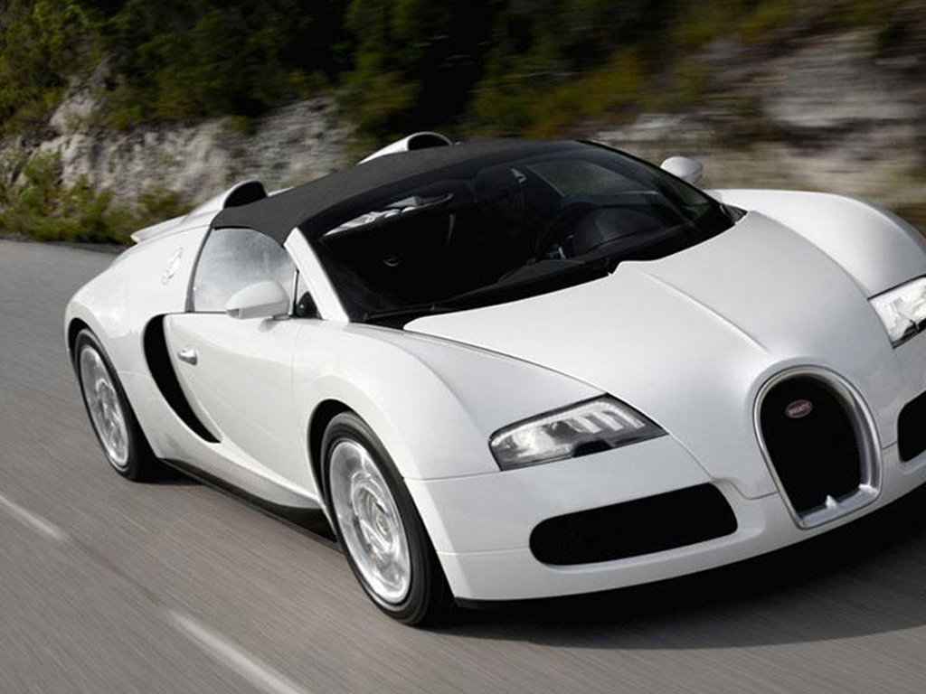 白色威航车前右侧