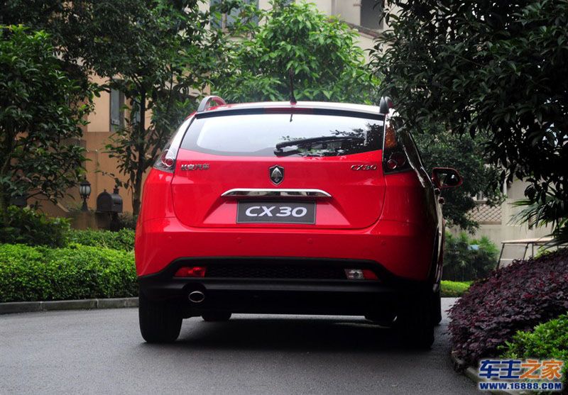 长安CX30红色 长安CX30正后方