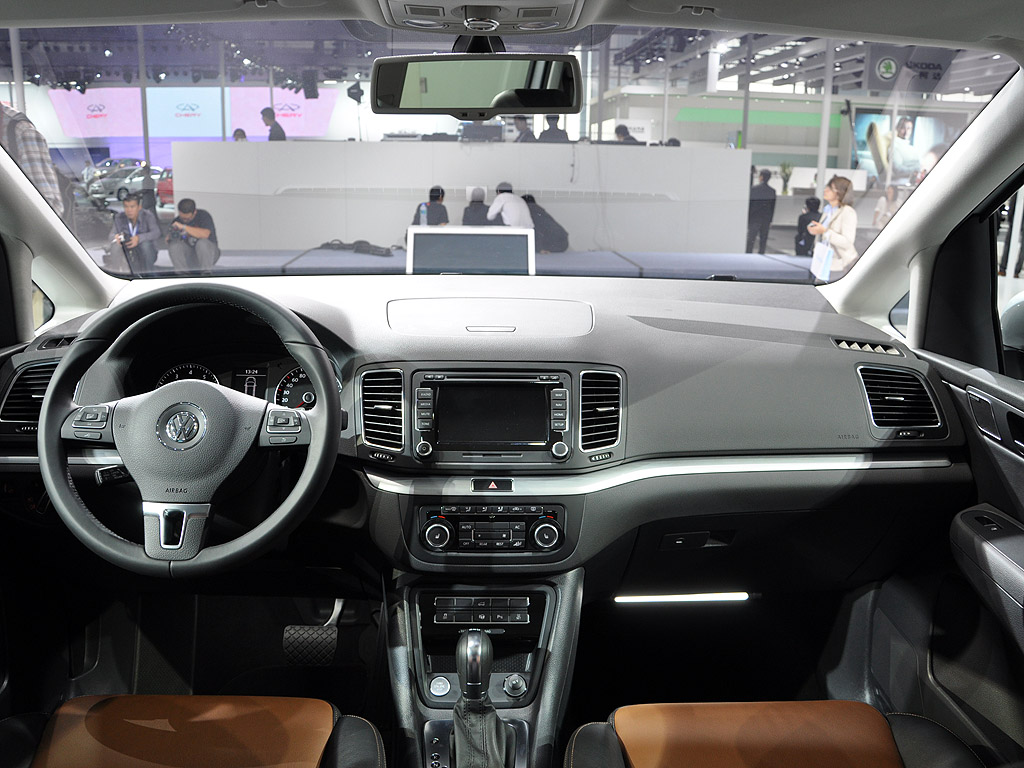 汽车图库 大众 进口大众 夏朗(162/267) 内饰图片 参考成交价: 19.