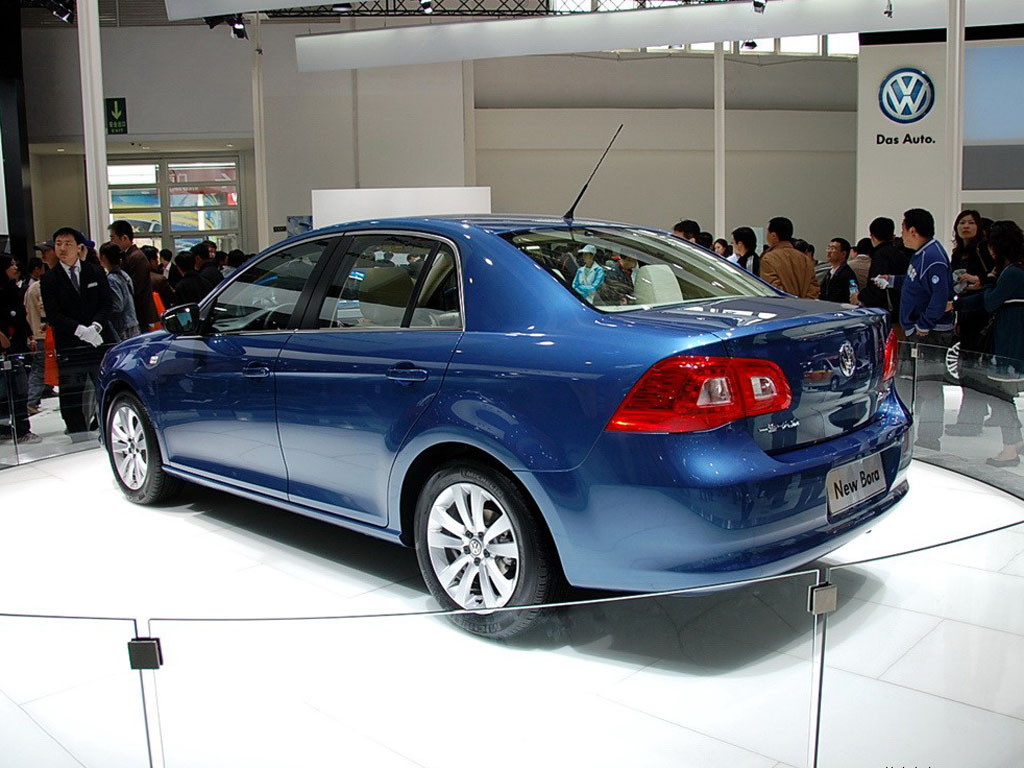 汽车图库 大众 一汽大众 宝来(120/687) 外观 蓝色新宝来后侧45度