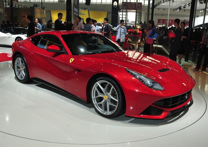 F12berlinetta右前45