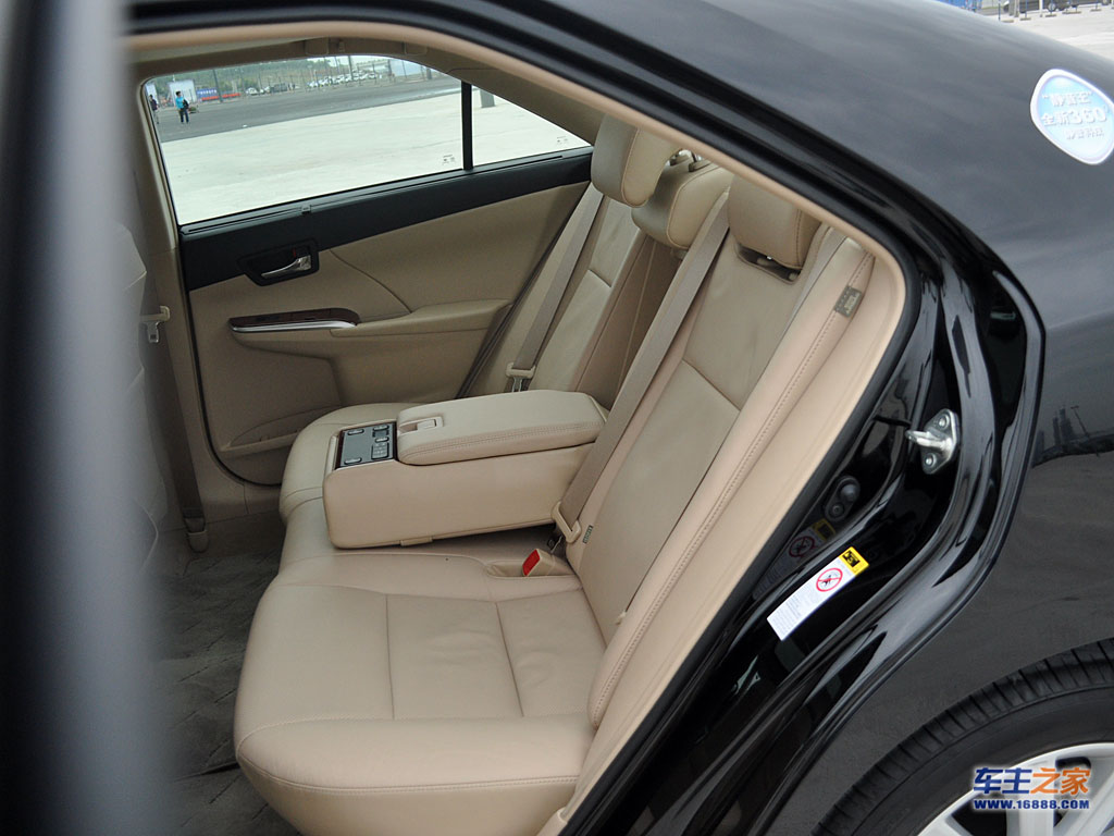 凯美瑞后排空间