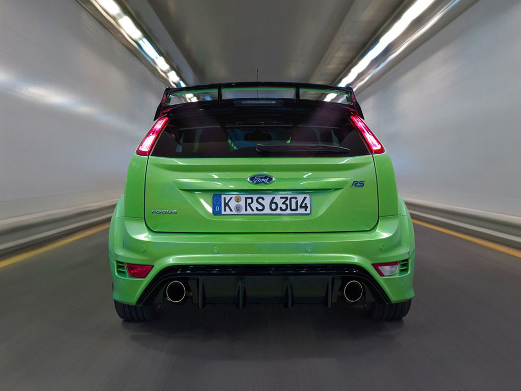 绿色海外福克斯车后正视