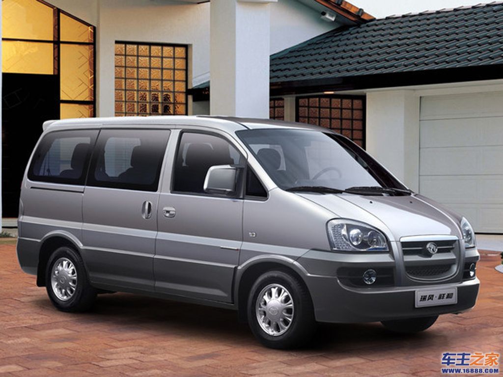 汽车图库 江淮 江淮汽车 瑞风(49/273) 外观 黑色 瑞风右前45 参考