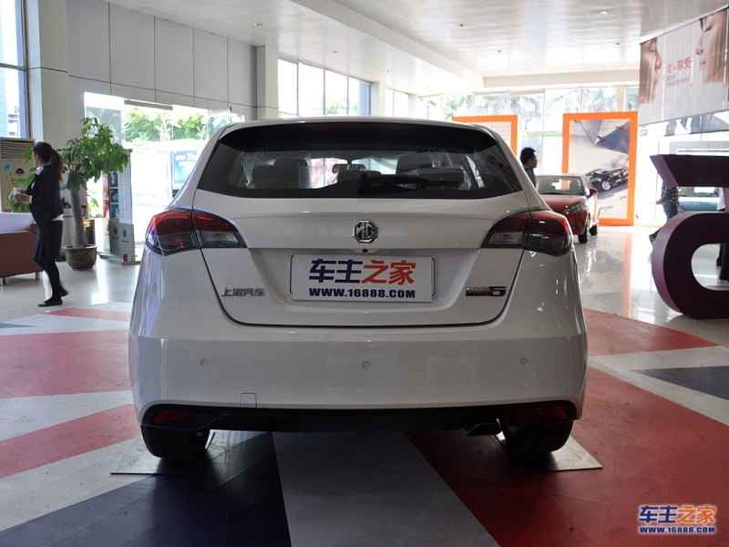 MG5正后方