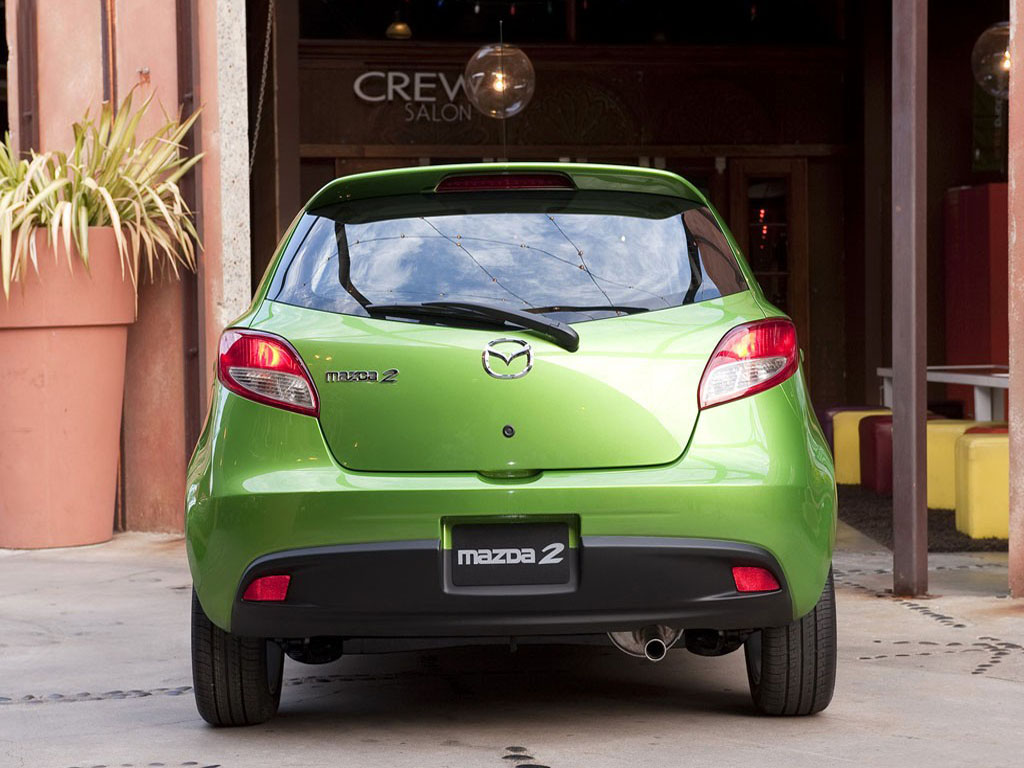 绿色海外马自达2后脸