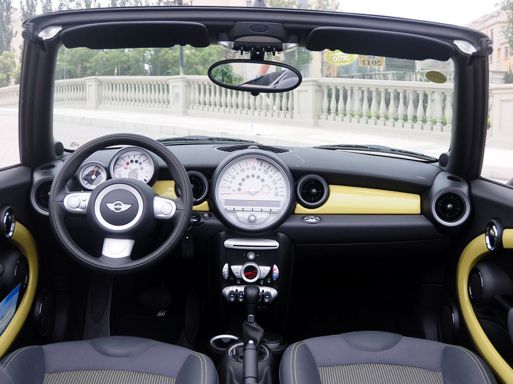黄色mini 09款 cooper cabrio中控方向盘