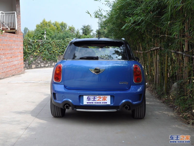 MINI COUNTRYMAN正后方