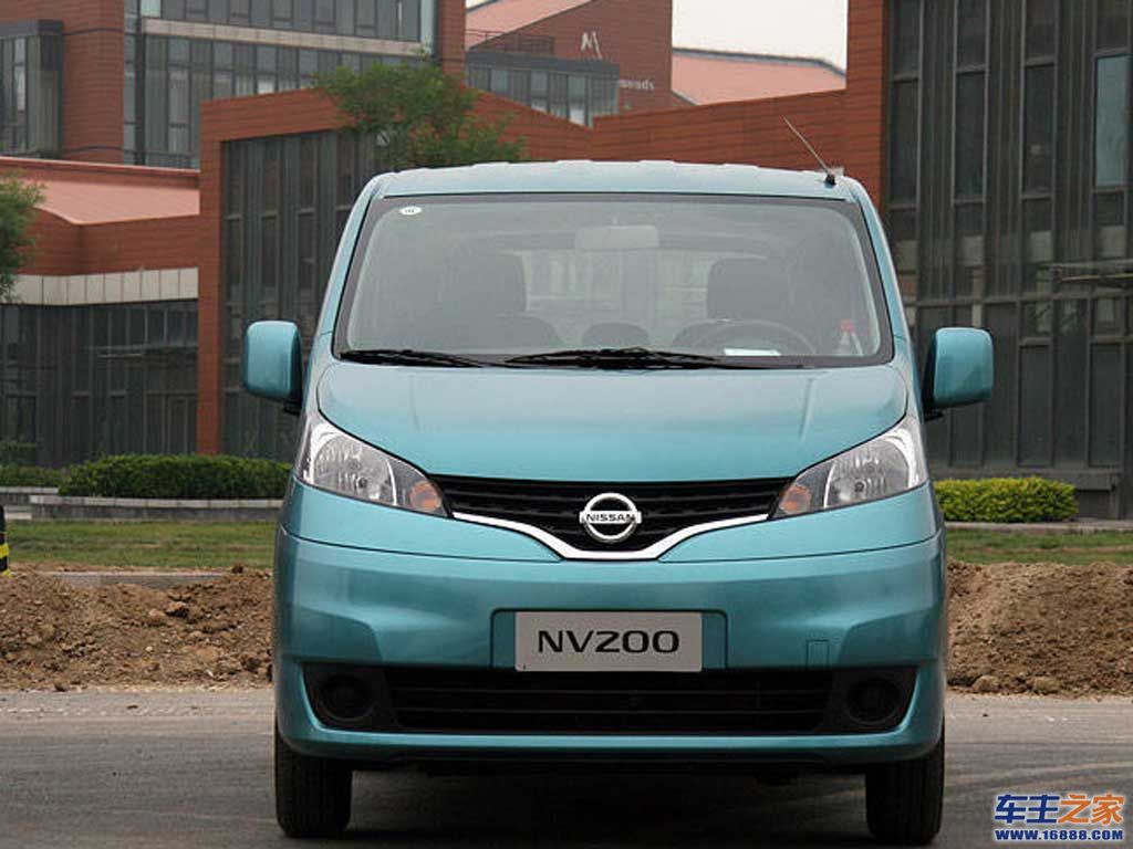 綠色日產nv200