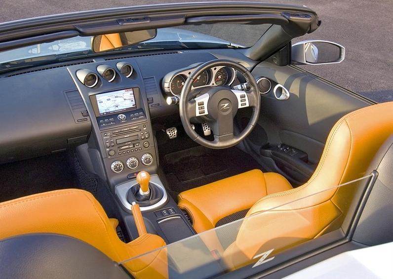 日产350Z日产350Z中控和方向盘
