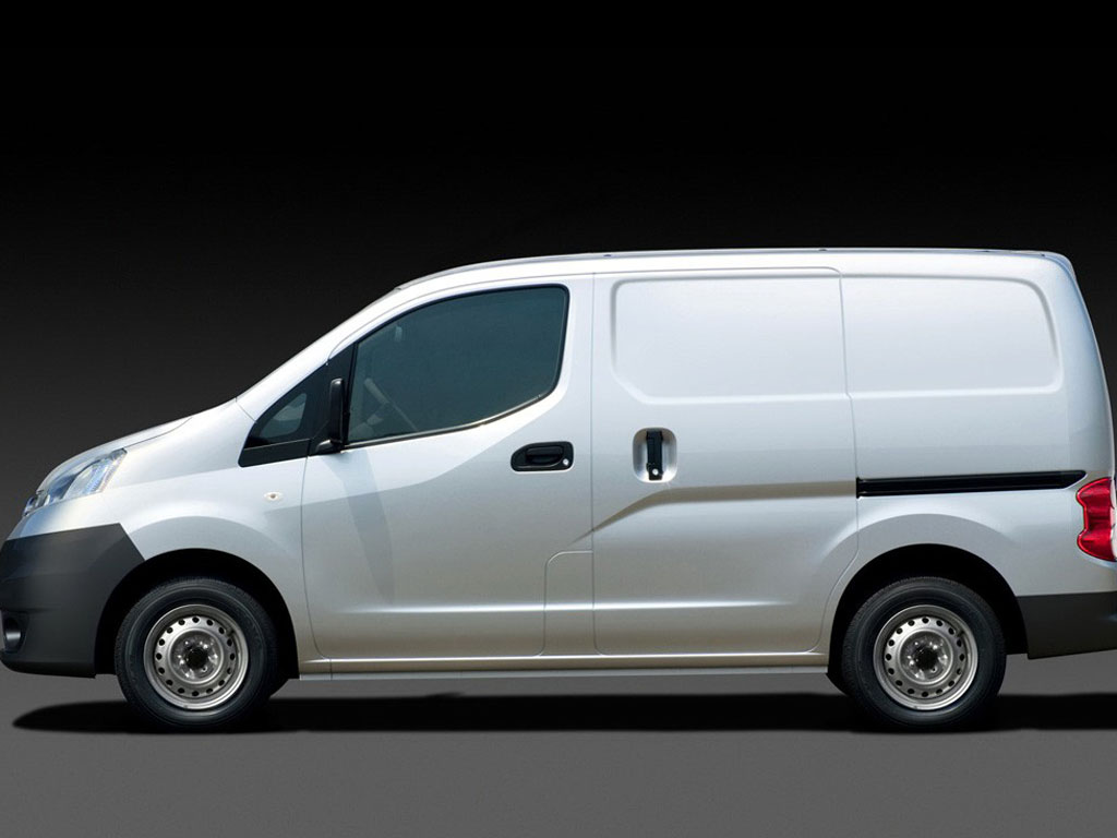 汽车图库 (5/20) 外观 白色日产nv200正左侧 参考成交价: 询最低价>>