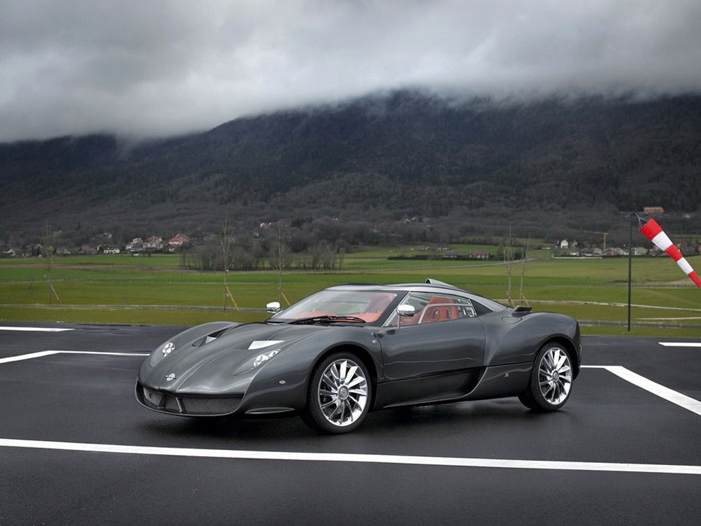 黑色世爵c12左前方