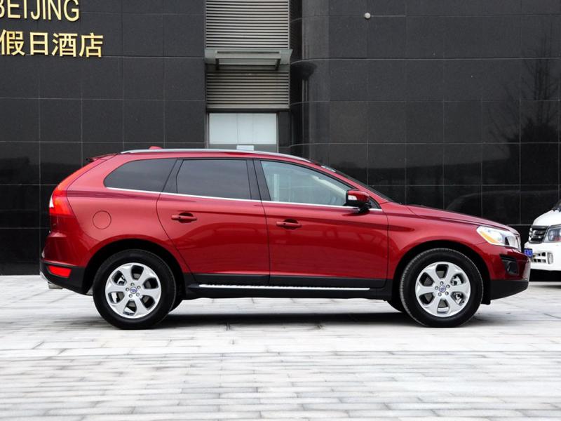 沃尔沃XC60(进口)红色沃尔沃XC60正右侧