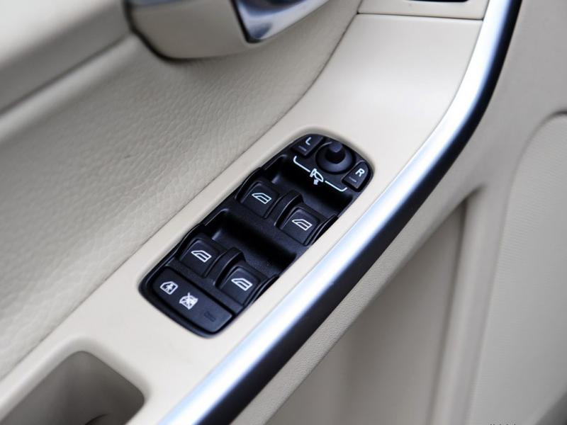 沃尔沃XC60(进口)沃尔沃XC60车门内侧控制按钮