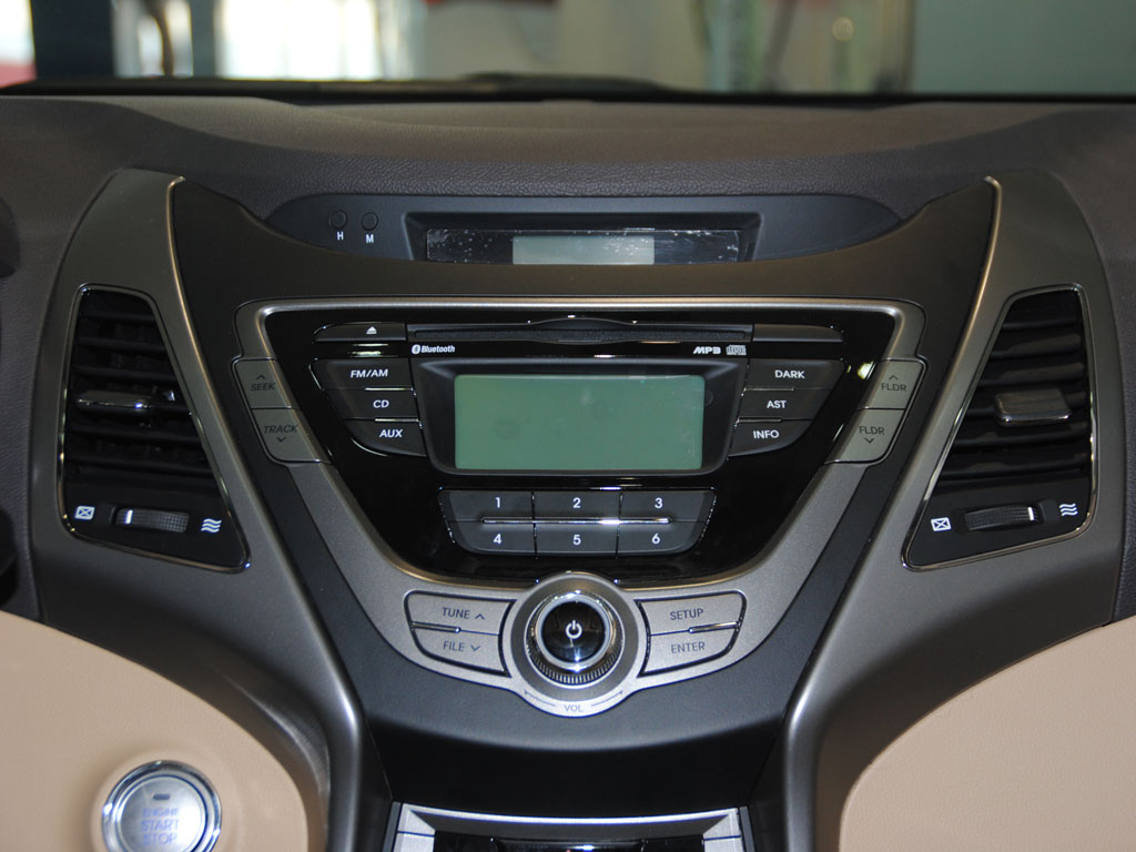 汽车图库 现代 北京现代 朗动(116/184) 内饰 中控面板 参考成交价