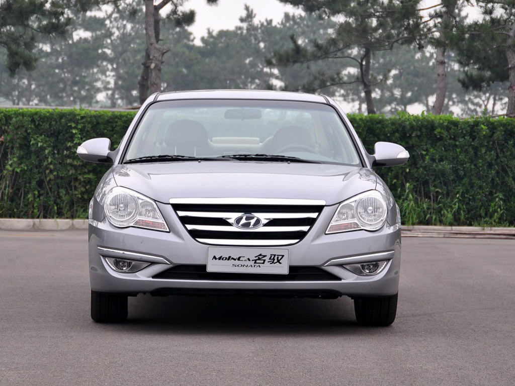 银色moinca名驭前脸