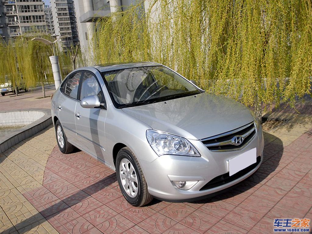 汽车图库 现代 北京现代 悦动(102/470) 外观 银色 悦动左前45 参考