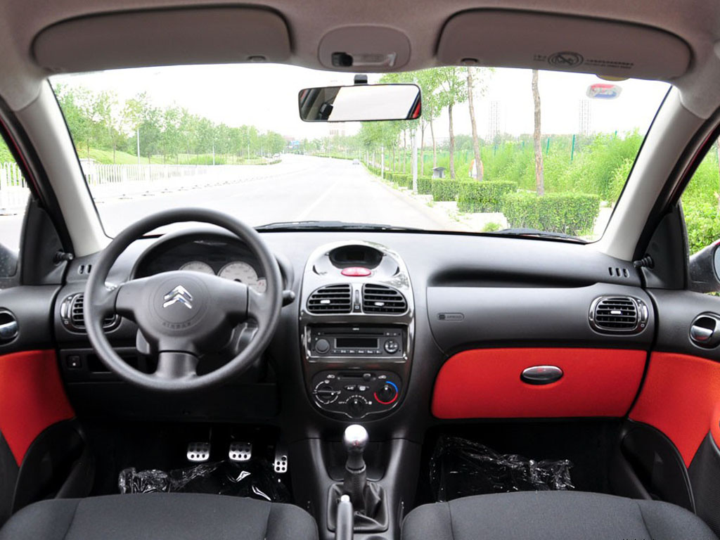 雪铁龙c2内饰