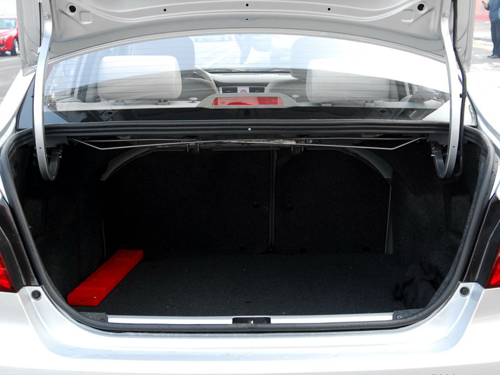 夏利n5夏利n5后备箱