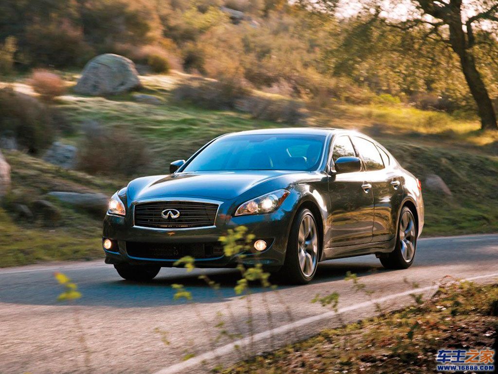 蓝色英菲尼迪m系