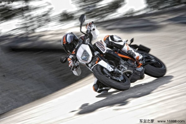 ktm 690 duke摩托正式上市 售8.9万元
